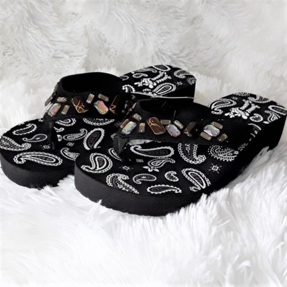 Black Wedge Flip Flop Sandals with Embellishments NEW - Picture 7 of 8